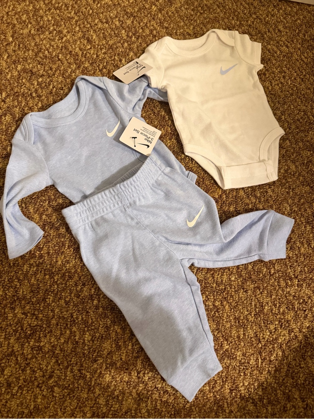Nike Baby 3-Piece Set in Light Blue & White